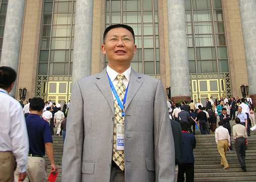 荣誉04-1董事长陈良超在人民大会堂参加会议