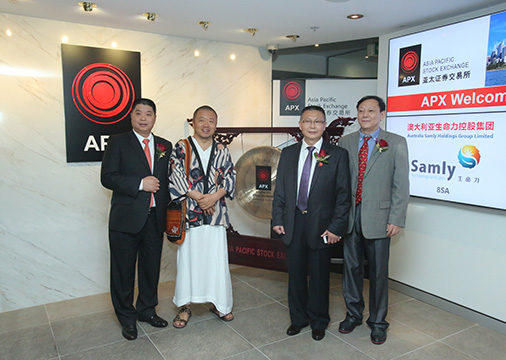 荣誉01-1陈良超董事长在澳洲亲手敲响开市锣